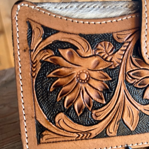 NEWπ»Sunflower Boho Western Hand Tooled Leather genuine Cowhide Flap Wallet gift - Picture 6 of 8
